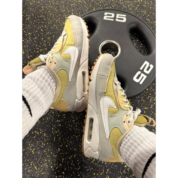 ❤️D123- SIZE 6.5 WOMEN'S NIKE AIR MAX 90 FUTURA BUFF GOLD / WHITE DV7190 700 - Picture 1 of 12